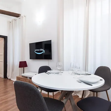 Cozy Apartment, 300 Meters From The Aquarium And San Giorno Metro Genua