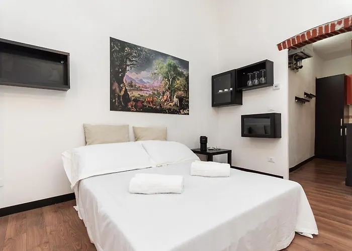 300 Meters From The Aquarium And San Giorno Metro, Self Checkin And Fast Internet Apartment